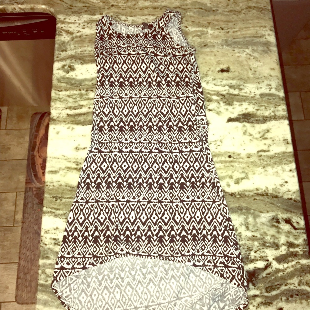 I’m selling a kids maxi dress.